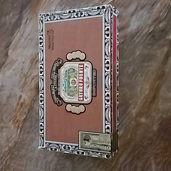 ARTUR0 FUENTE Empty Wooden Cigar Box - Picture 1 of 4